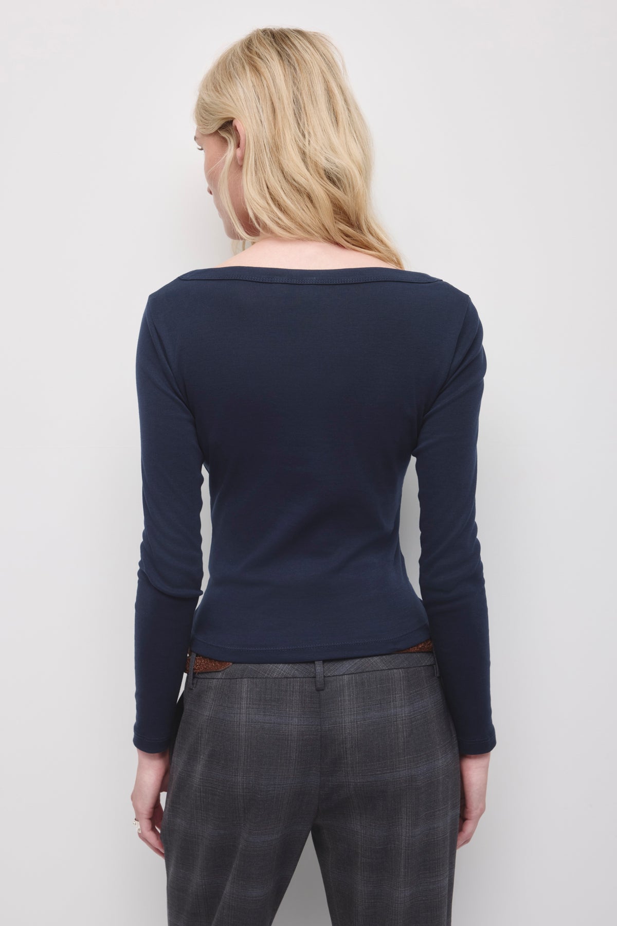 Women's Low V-Neck Longsleeve in Deep Ocean