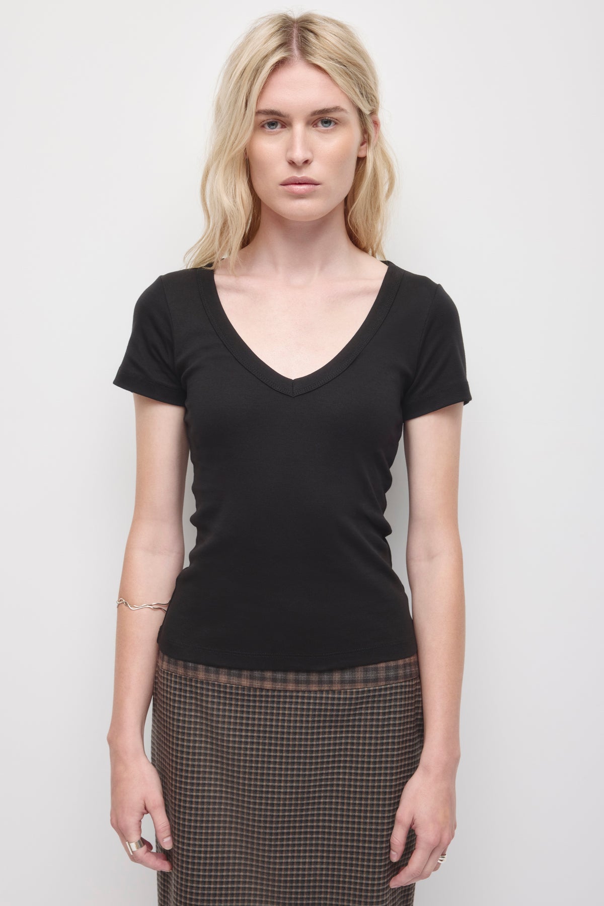 Women's Low V-Neck Tee in Black