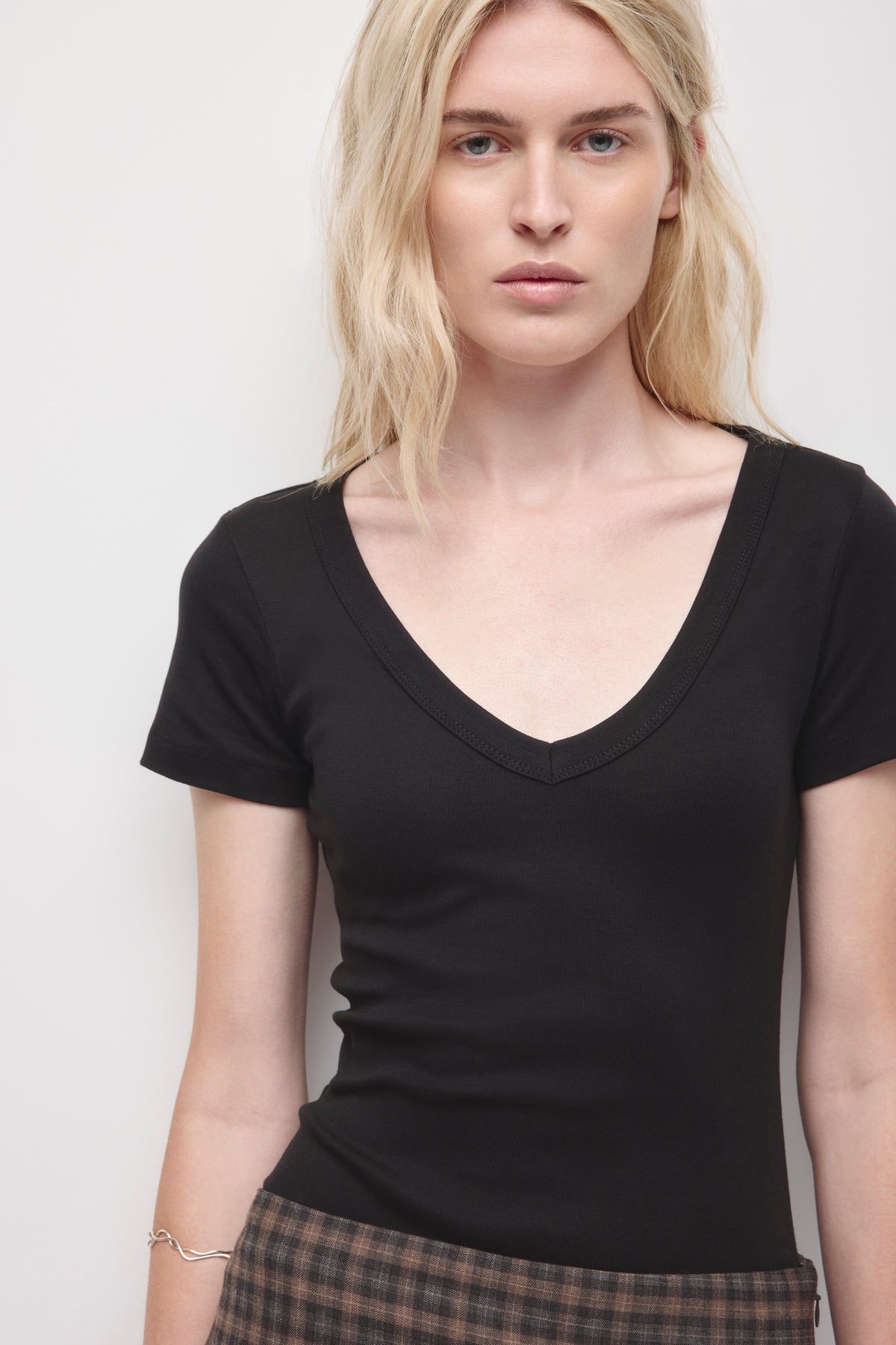 Women's Low V-Neck Tee in Black