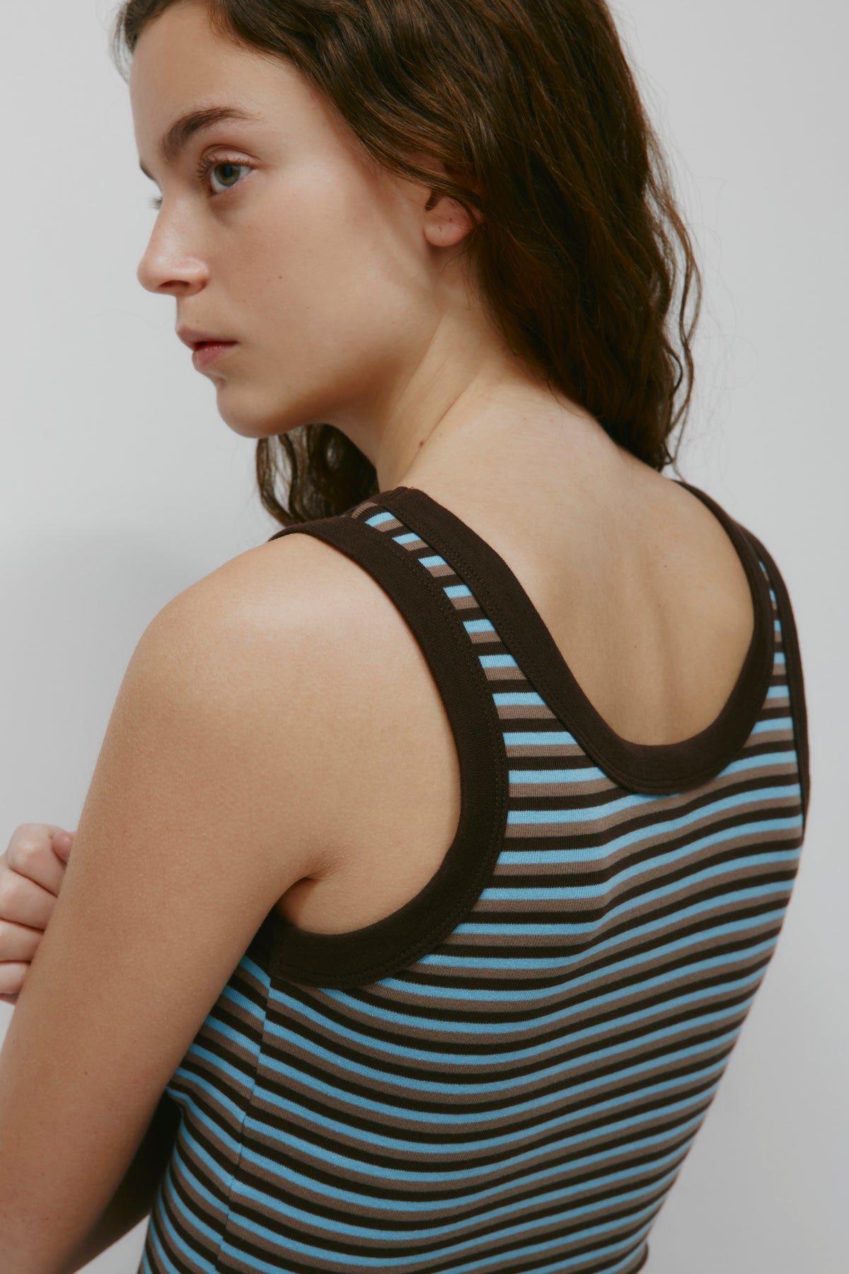 Débardeur à encolure dégagée en micro-côtes pour femme en rayures espresso/taupe/azur