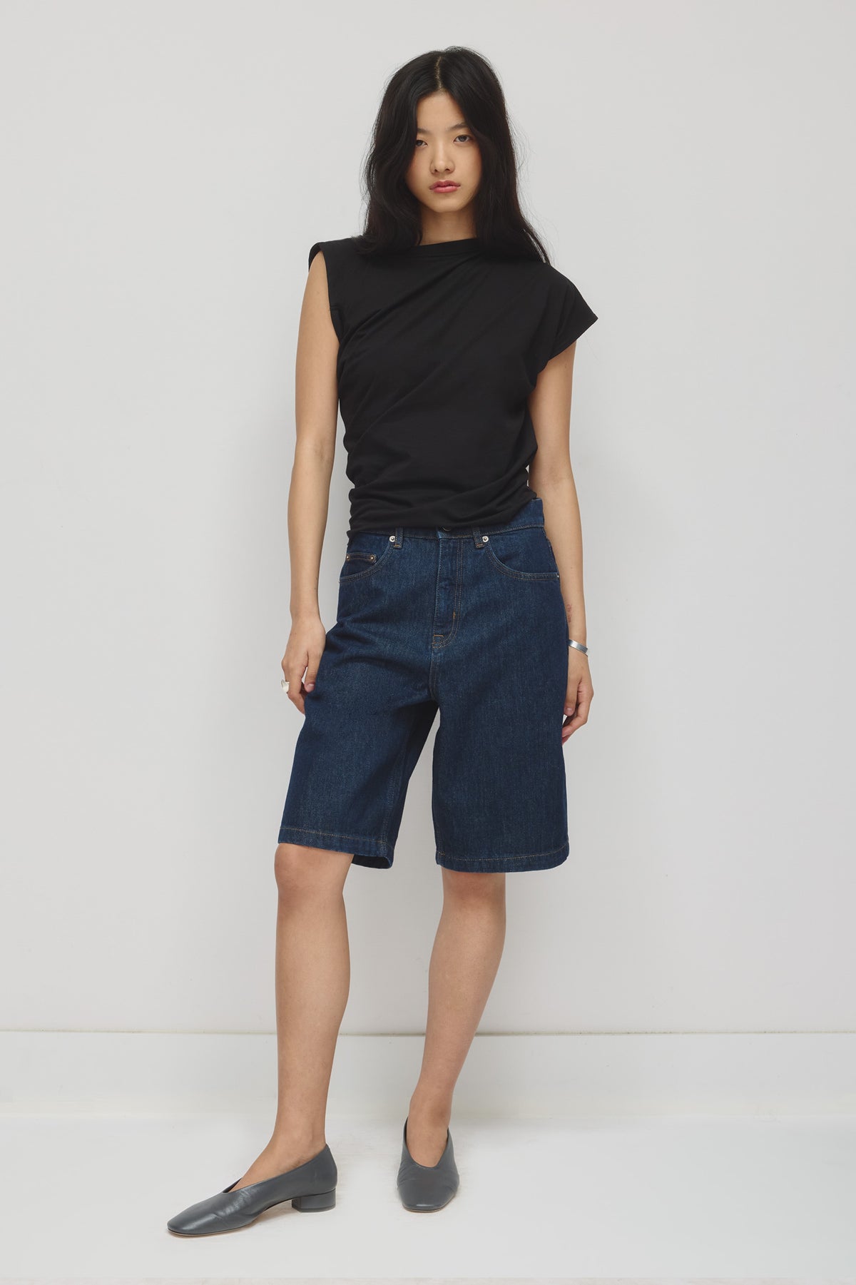 T-shirt Mina Twisted pour femme en noir