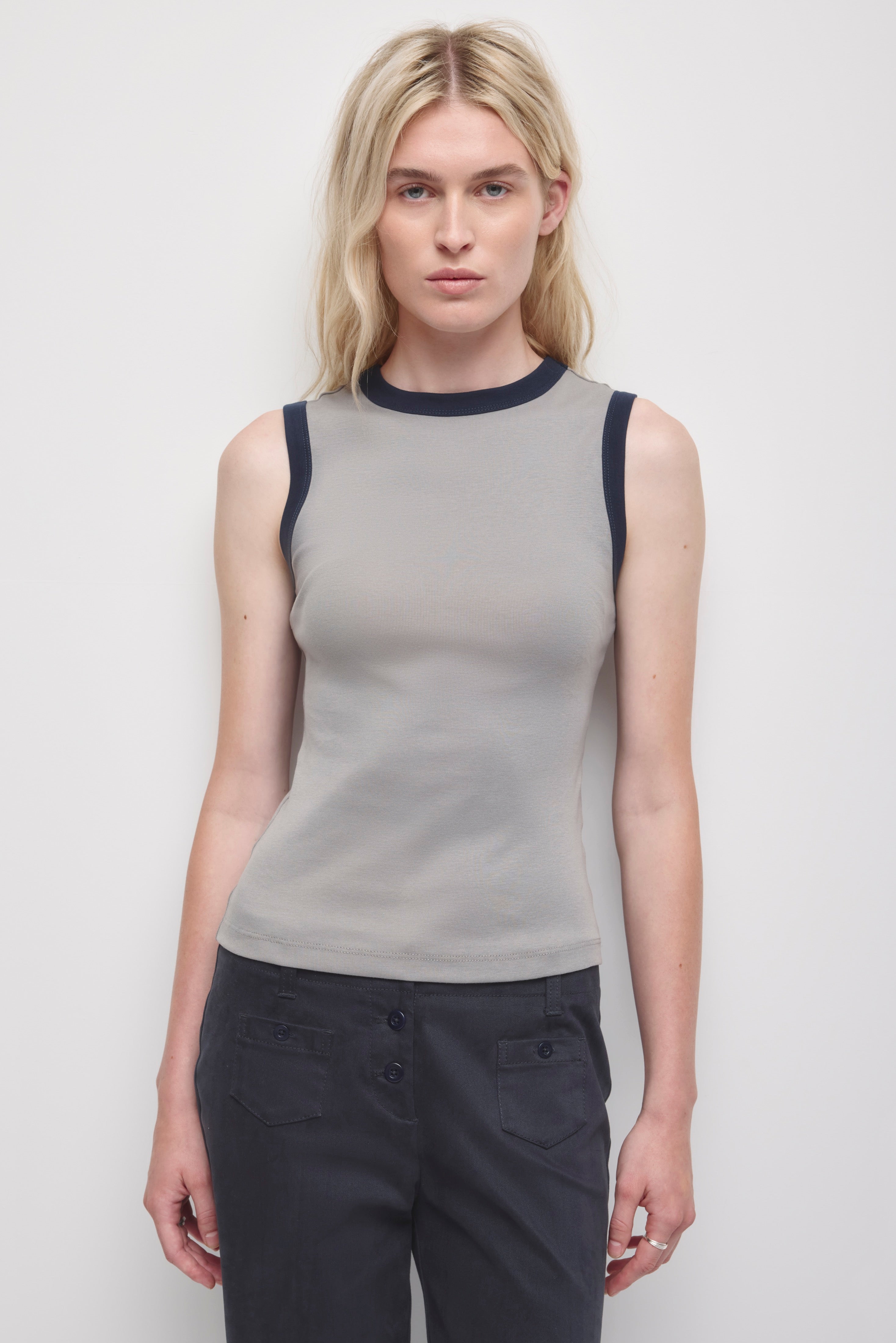 Women's Muscle Tank in Gypsum/Deep Ocean