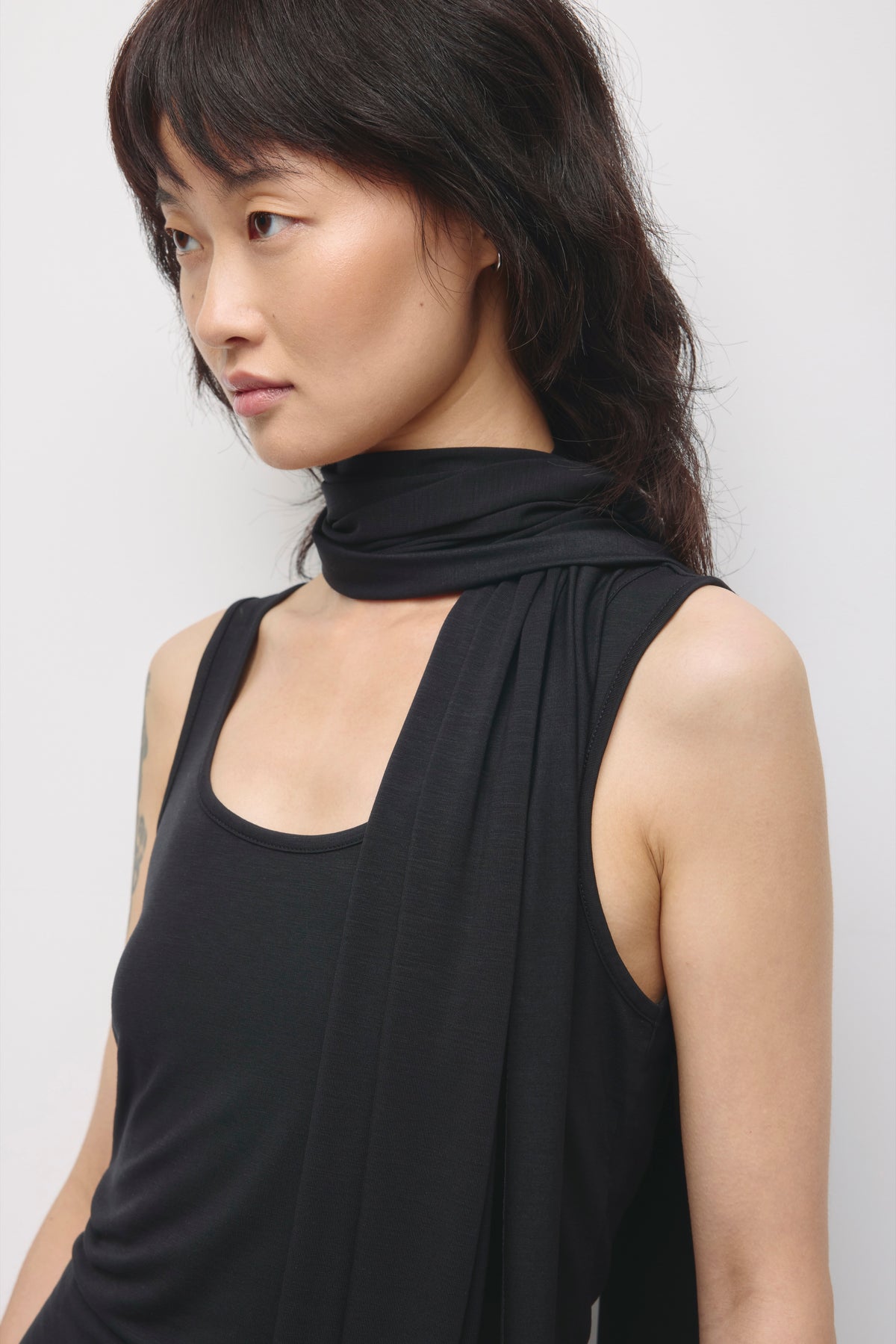 Femmes Débardeur Foulard Nayla en noir