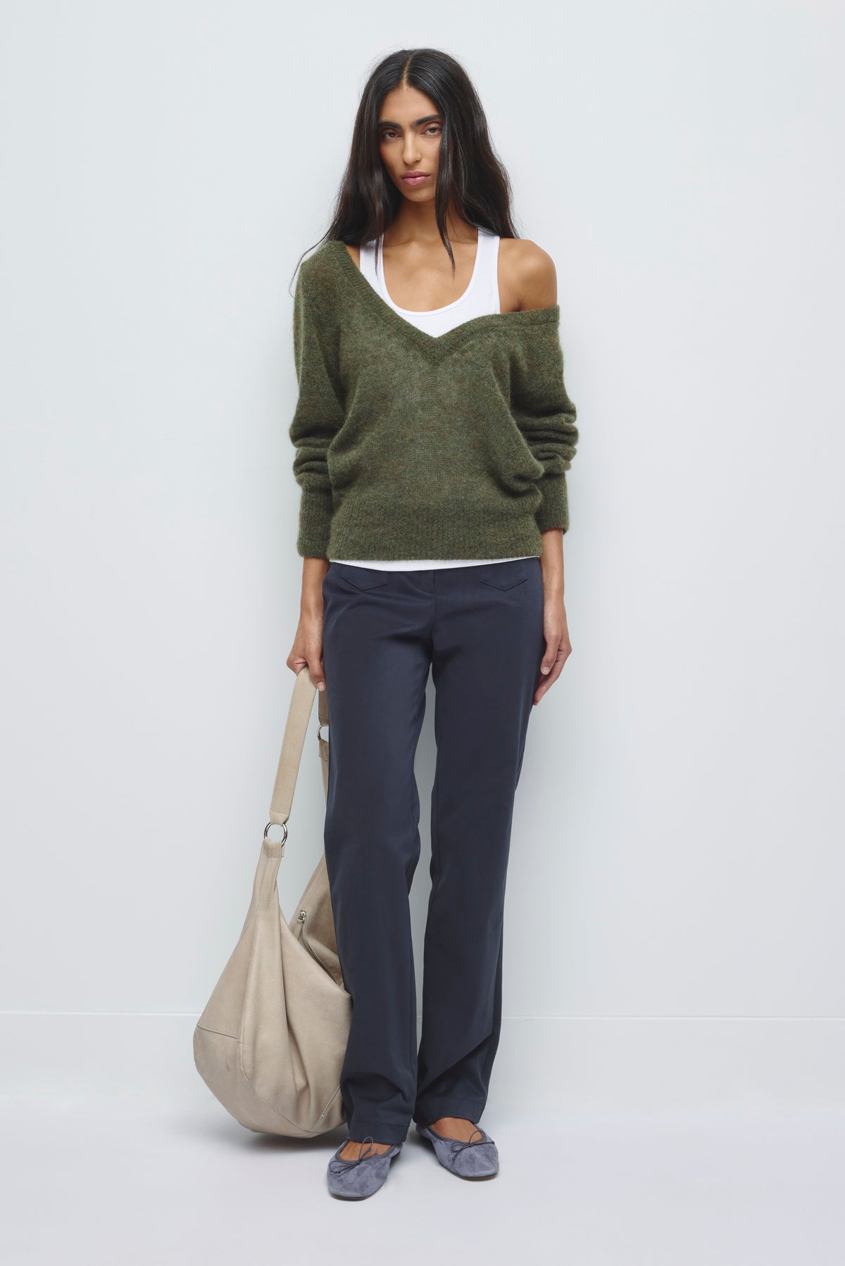 Pull Ruya à Col en V Plongeant pour Femme en olive