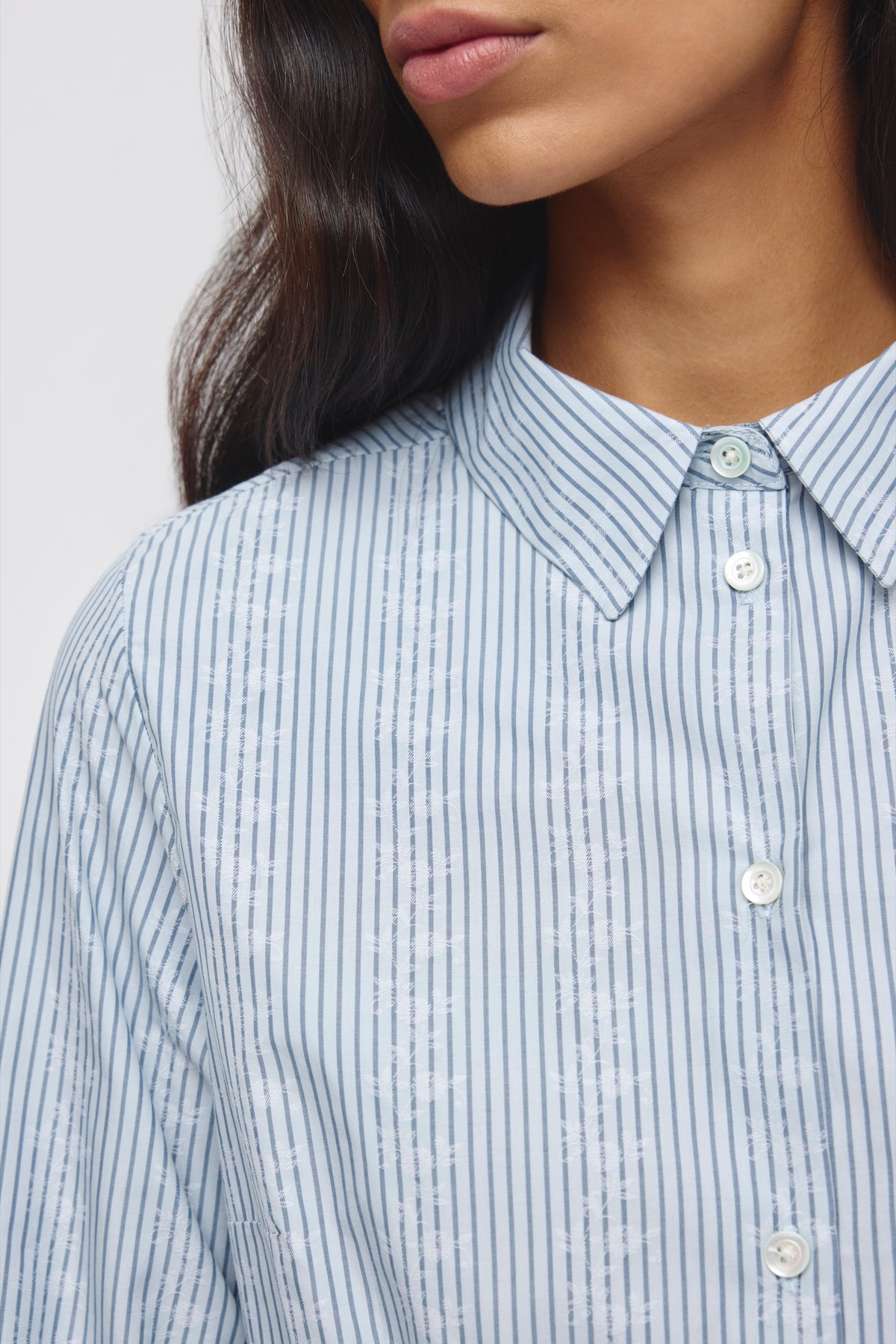 Chemise ajustée pour femme en rayures ciel d'hiver