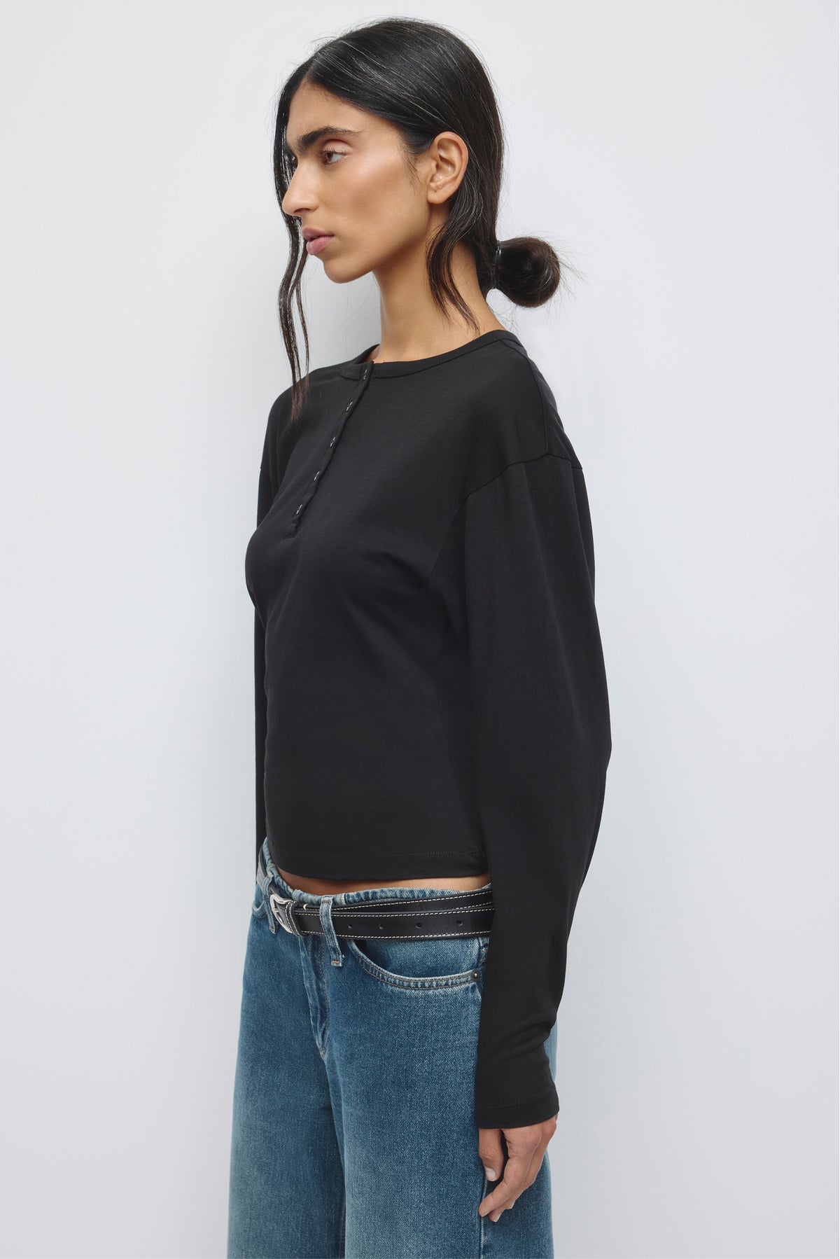 Women's Shaped Henley Longsleeve in Black