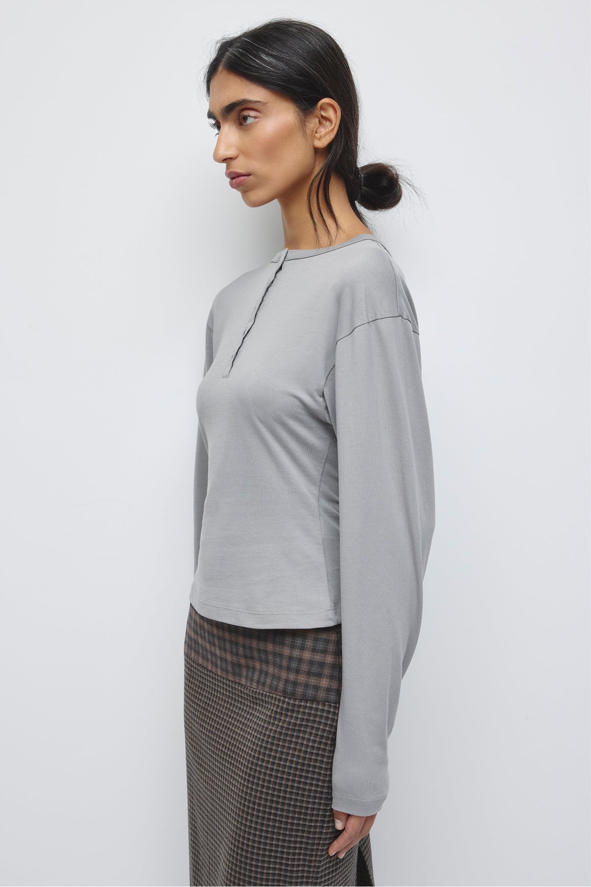 Women's Shaped Henley Longsleeve in Gypsum