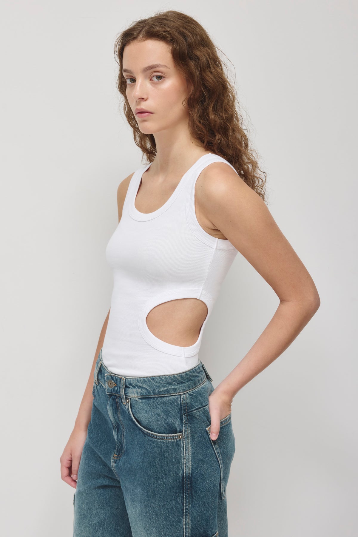 Débardeur à découpe latérale pour femme en blanc