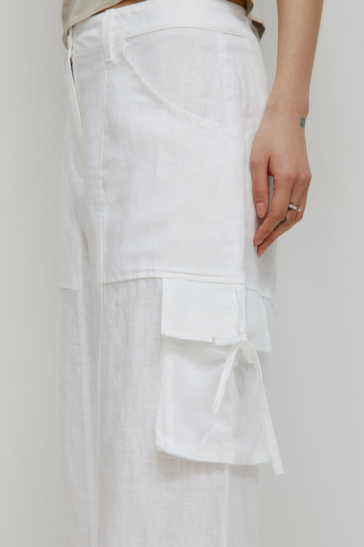 Pantalon à nouer en lin Sila pour femme en blanc