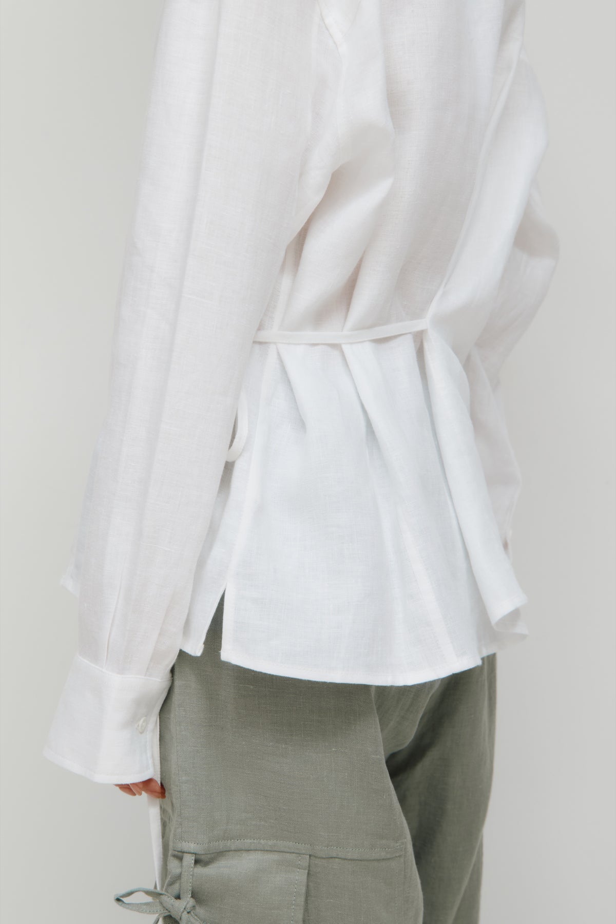 Chemise à nouer en lin Sila pour femme en blanc
