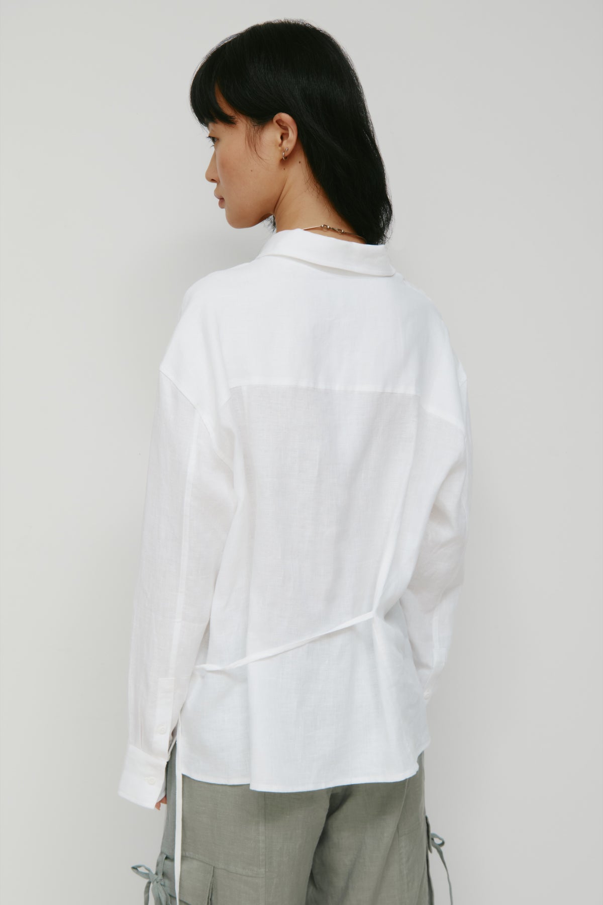 Chemise à nouer en lin Sila pour femme en blanc