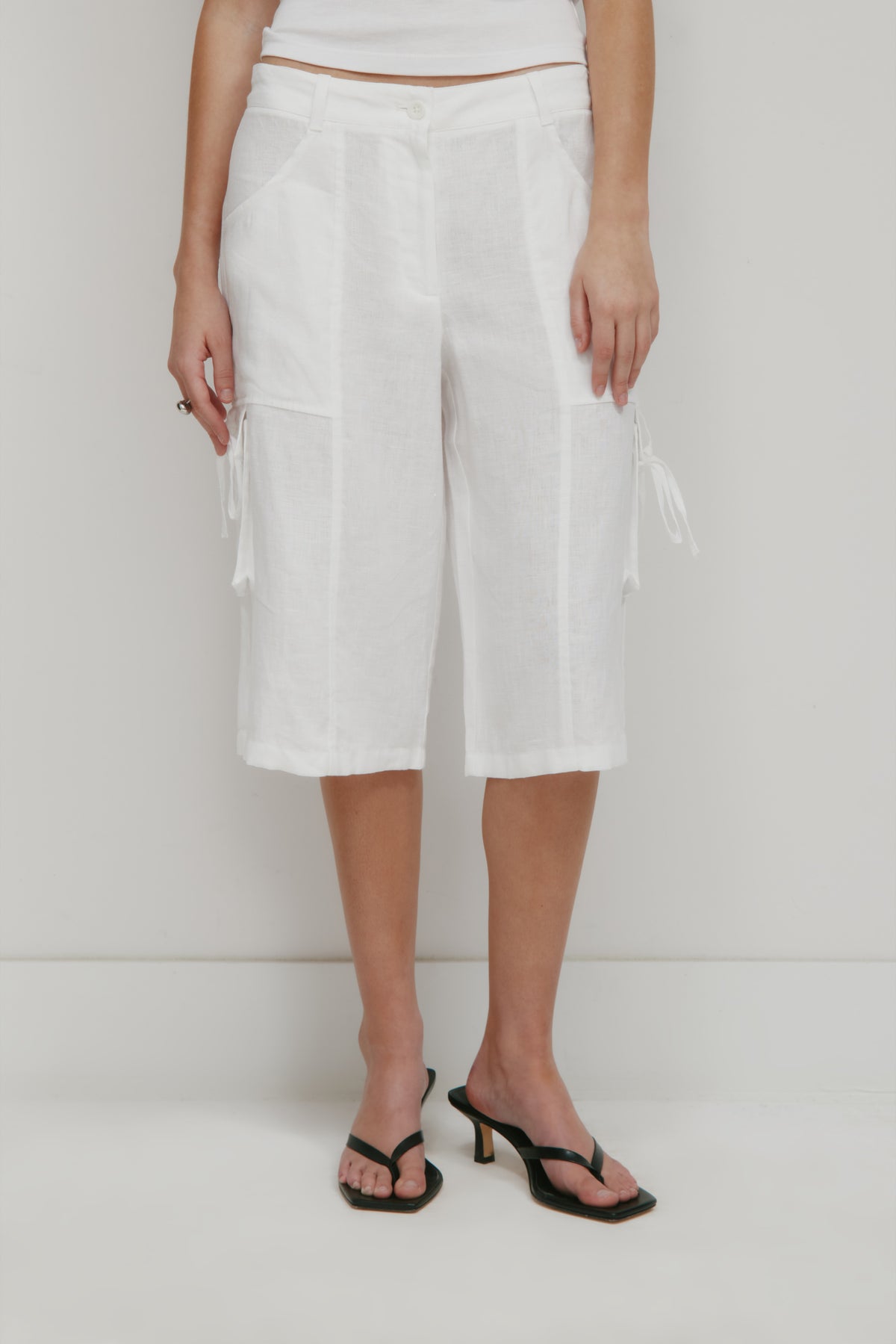 Short à nouer en lin Sila pour femme en blanc