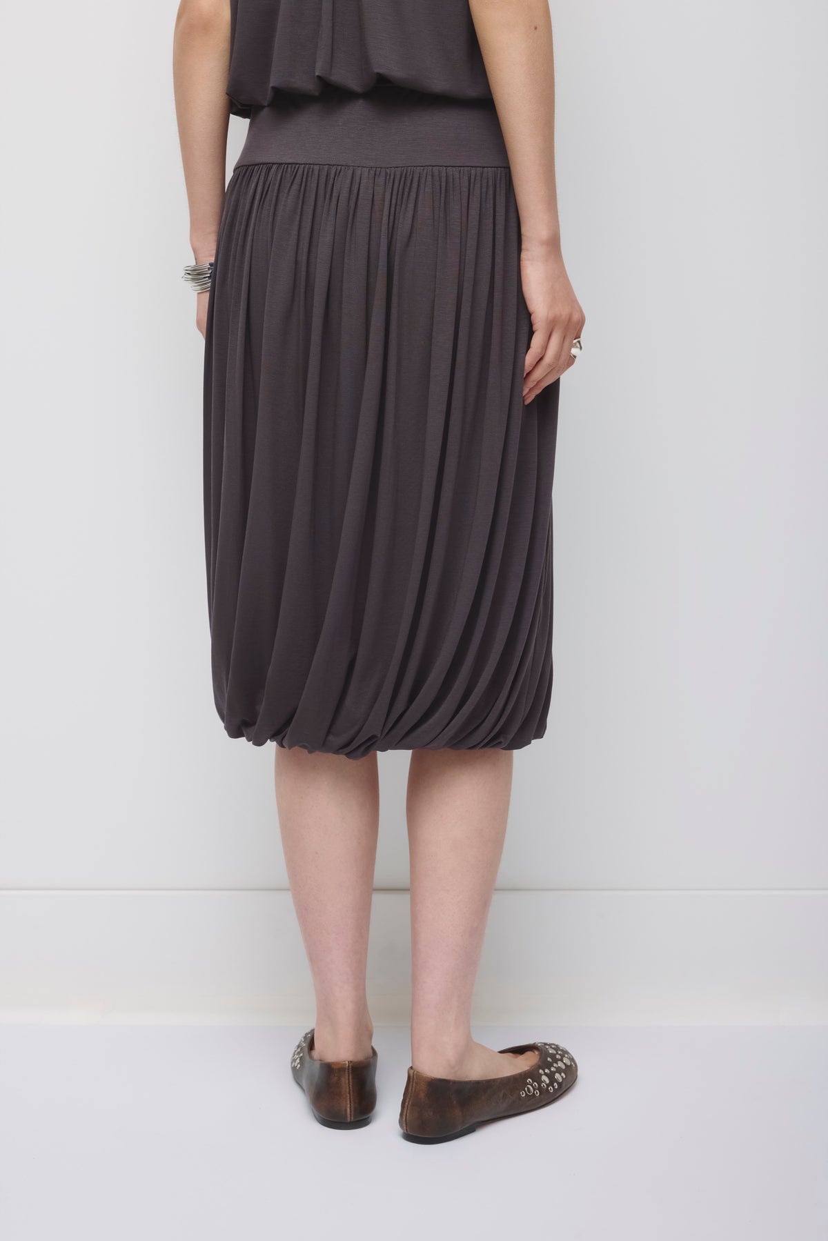 Women's Yazi Balloon Skirt in Charcoal
