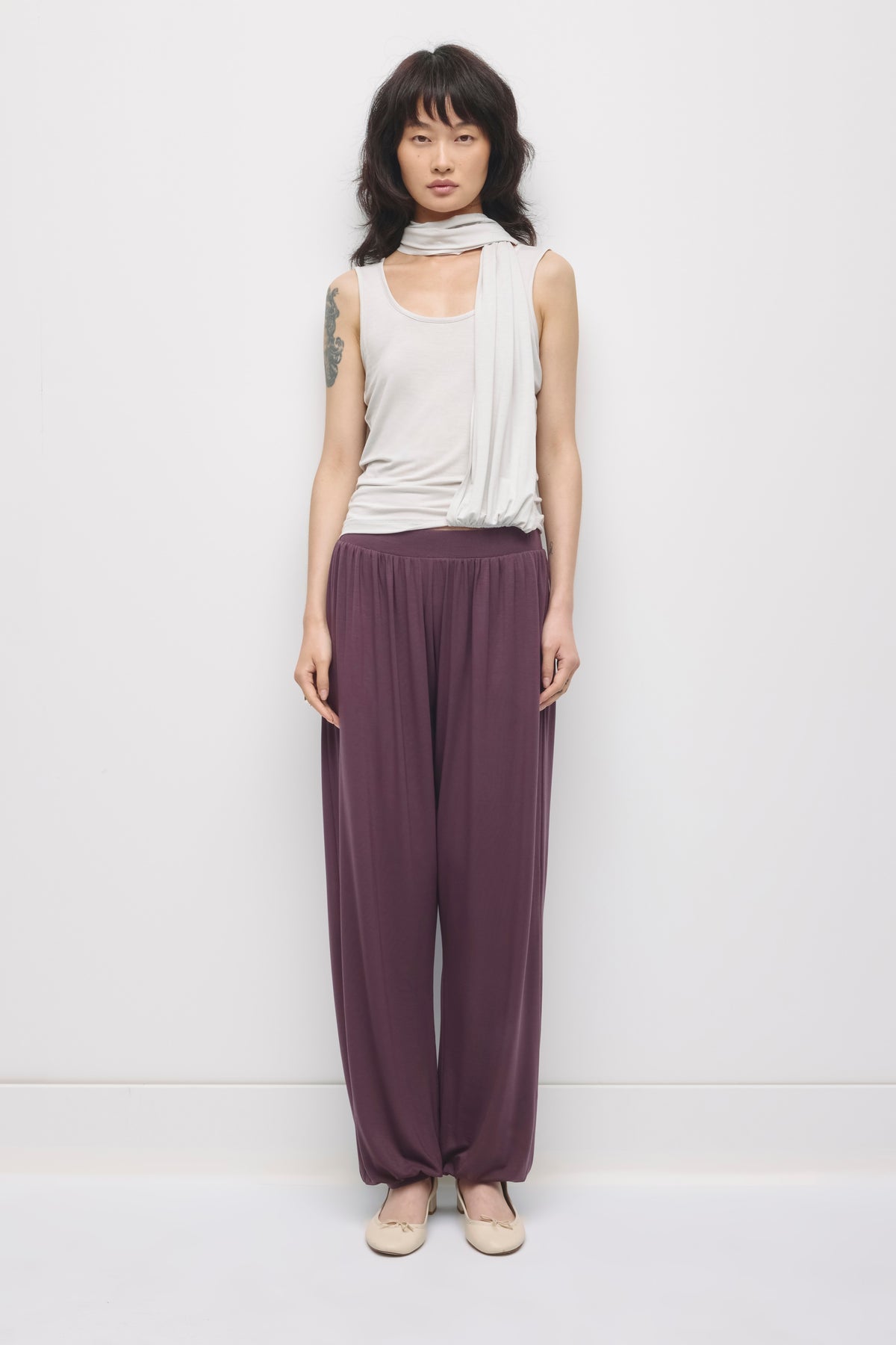 Pantalon Ballon Yazi pour femme en prune chocolat