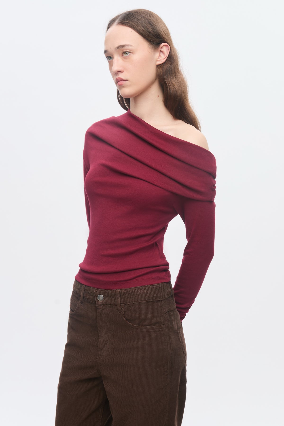 Haut à manches longues et épaules dénudées Zahra pour femme en cabernet