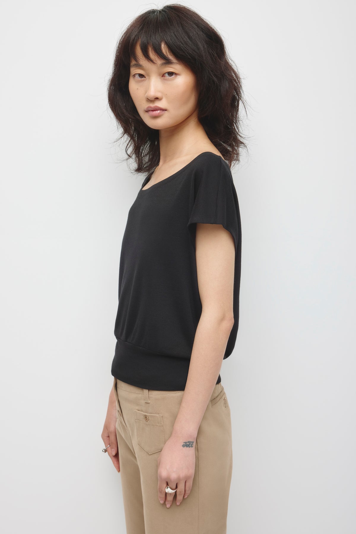 T-shirt à épaules dénudées Zahra pour femme en noir