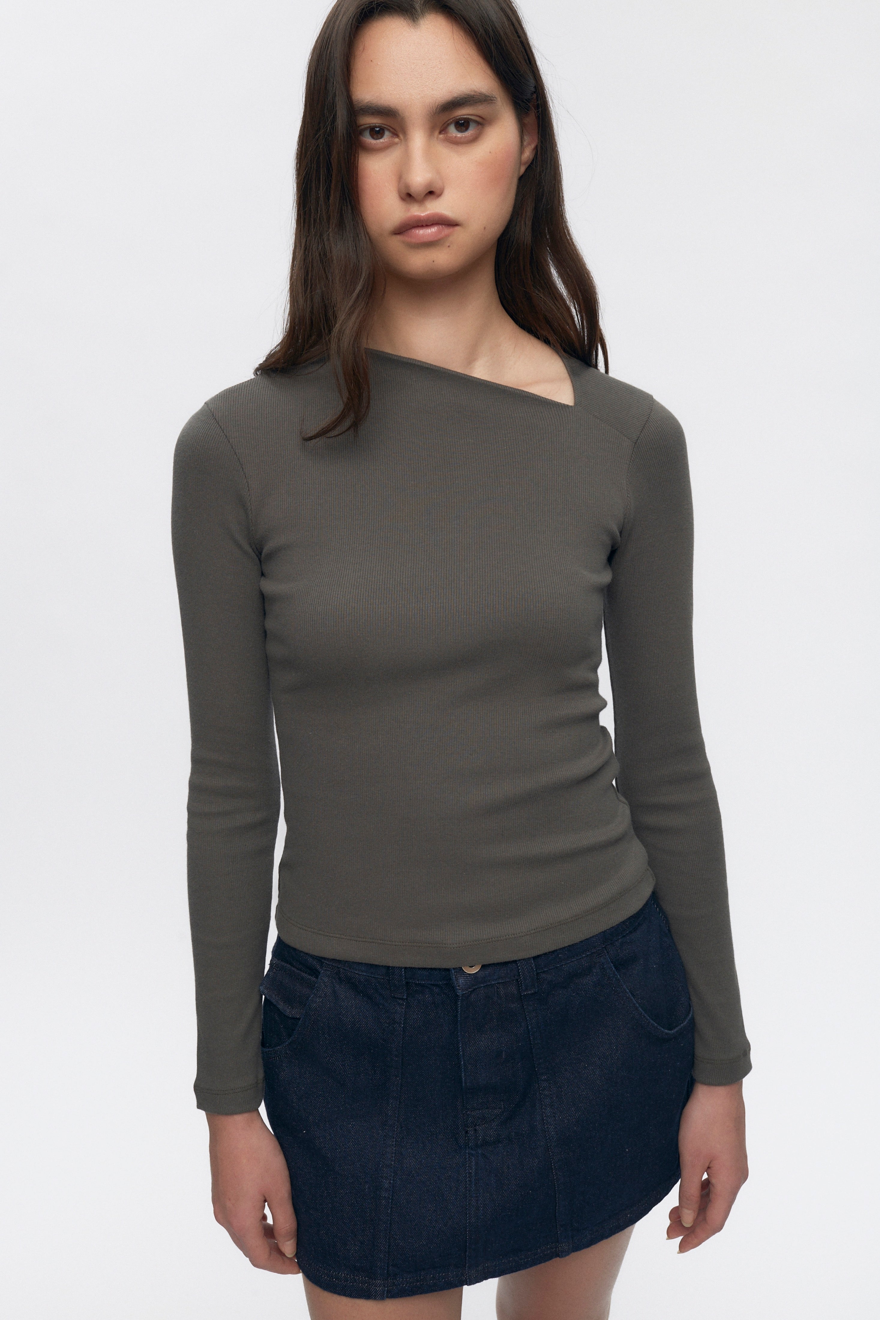 Women’s Asymmetric Neckline in Beluga
