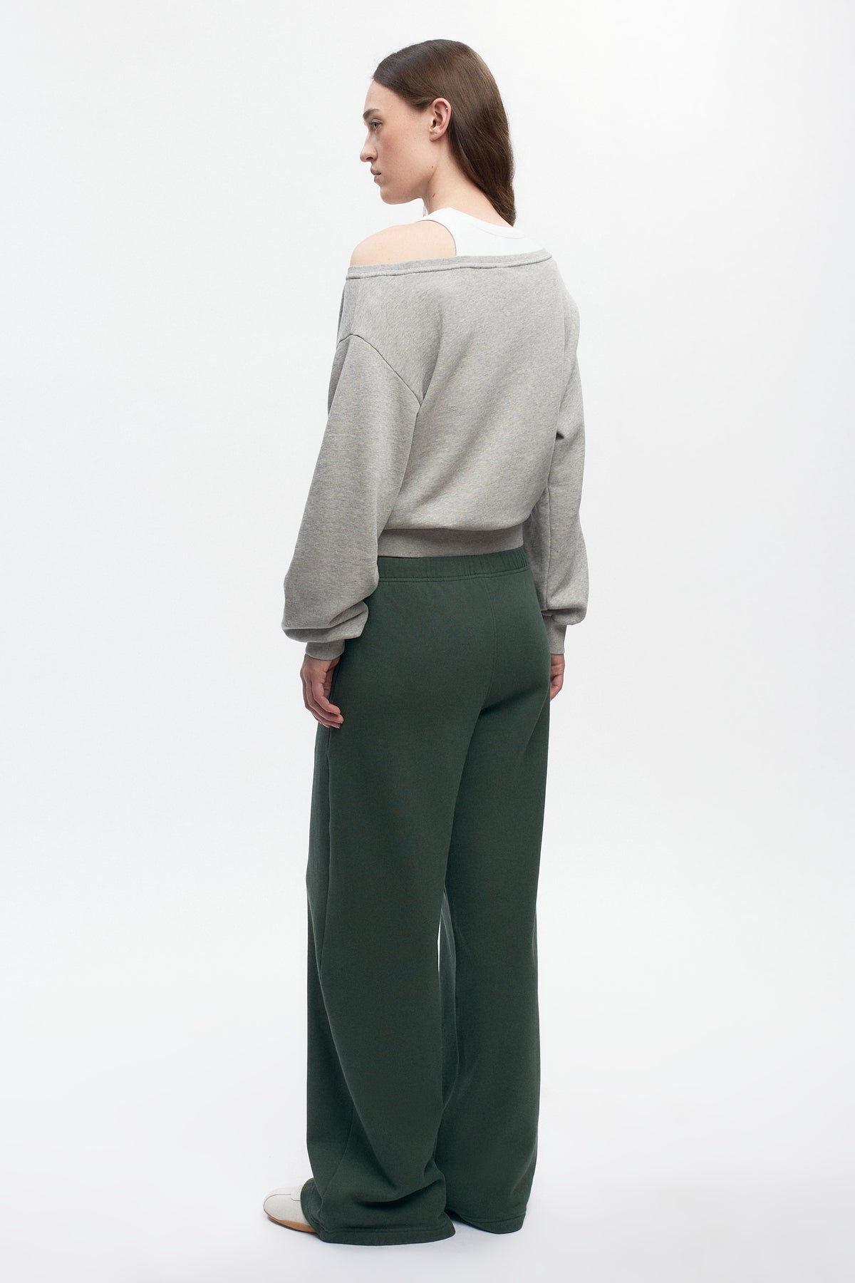 Women's Essential Straight Sweatpant in Bottle Green