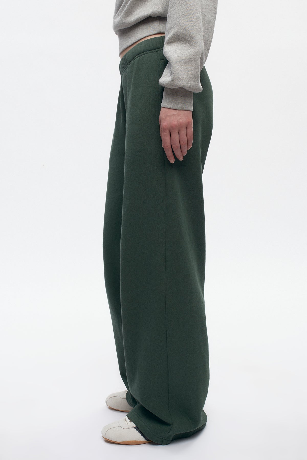 Women's Essential Straight Sweatpant in Bottle Green