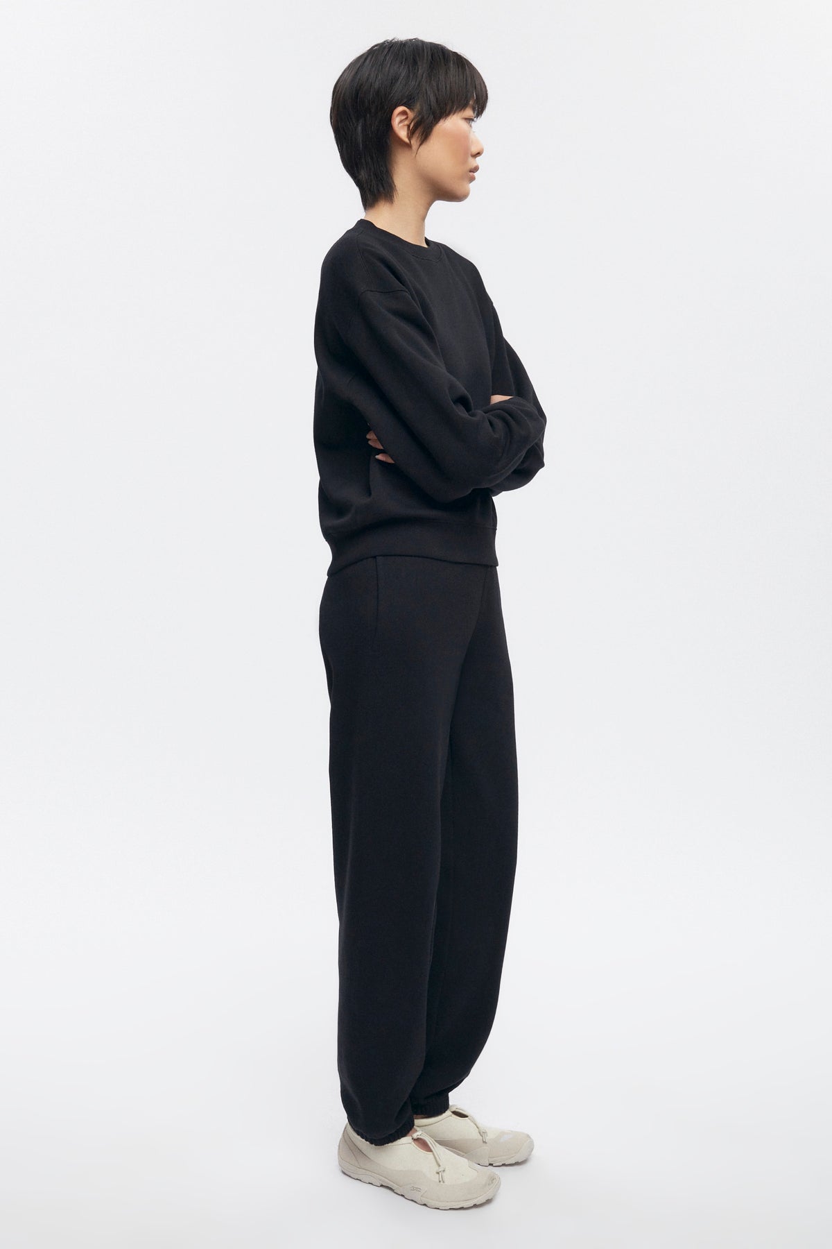 Sweatshirt essentiel pour femme en noir 