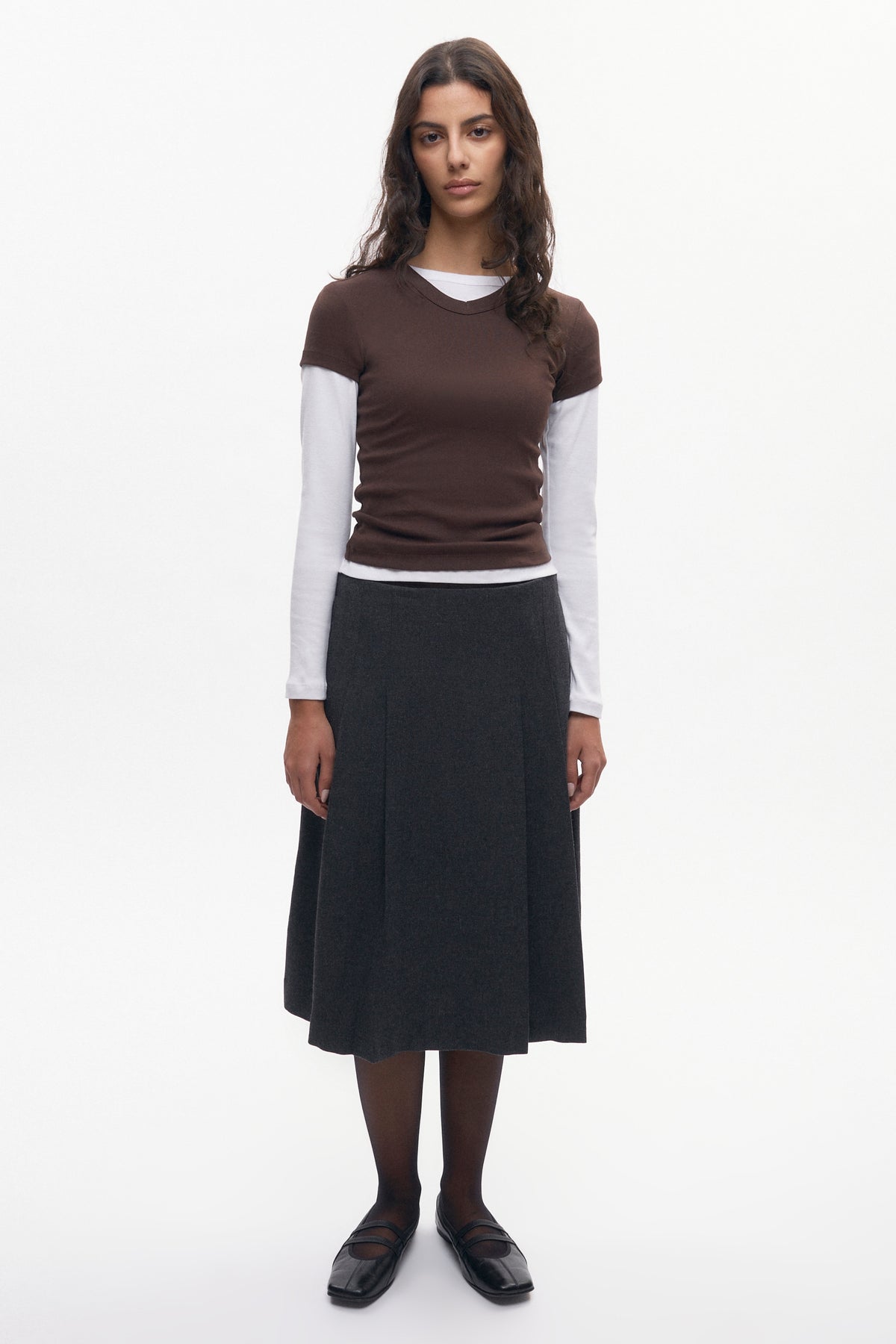 T-shirt à col en V haut pour femmes en graine de café