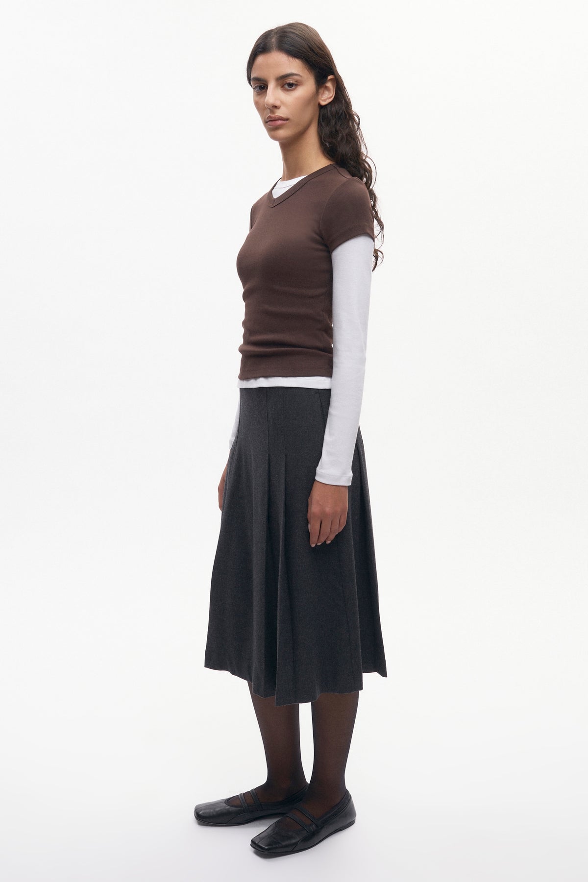 T-shirt à col en V haut pour femmes en graine de café