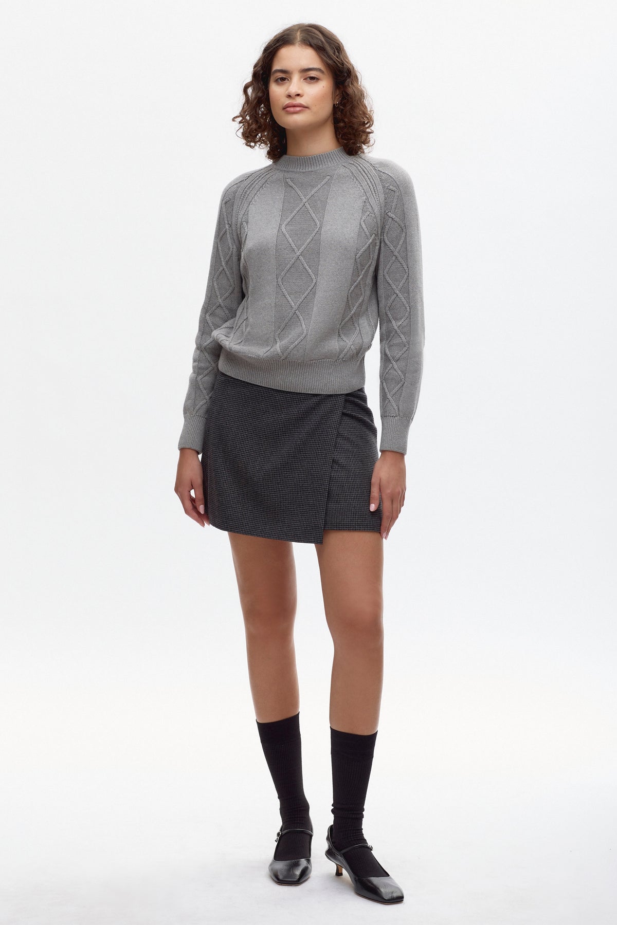 Elizabeth is 5'9, is a regular XS and is wearing an XS.