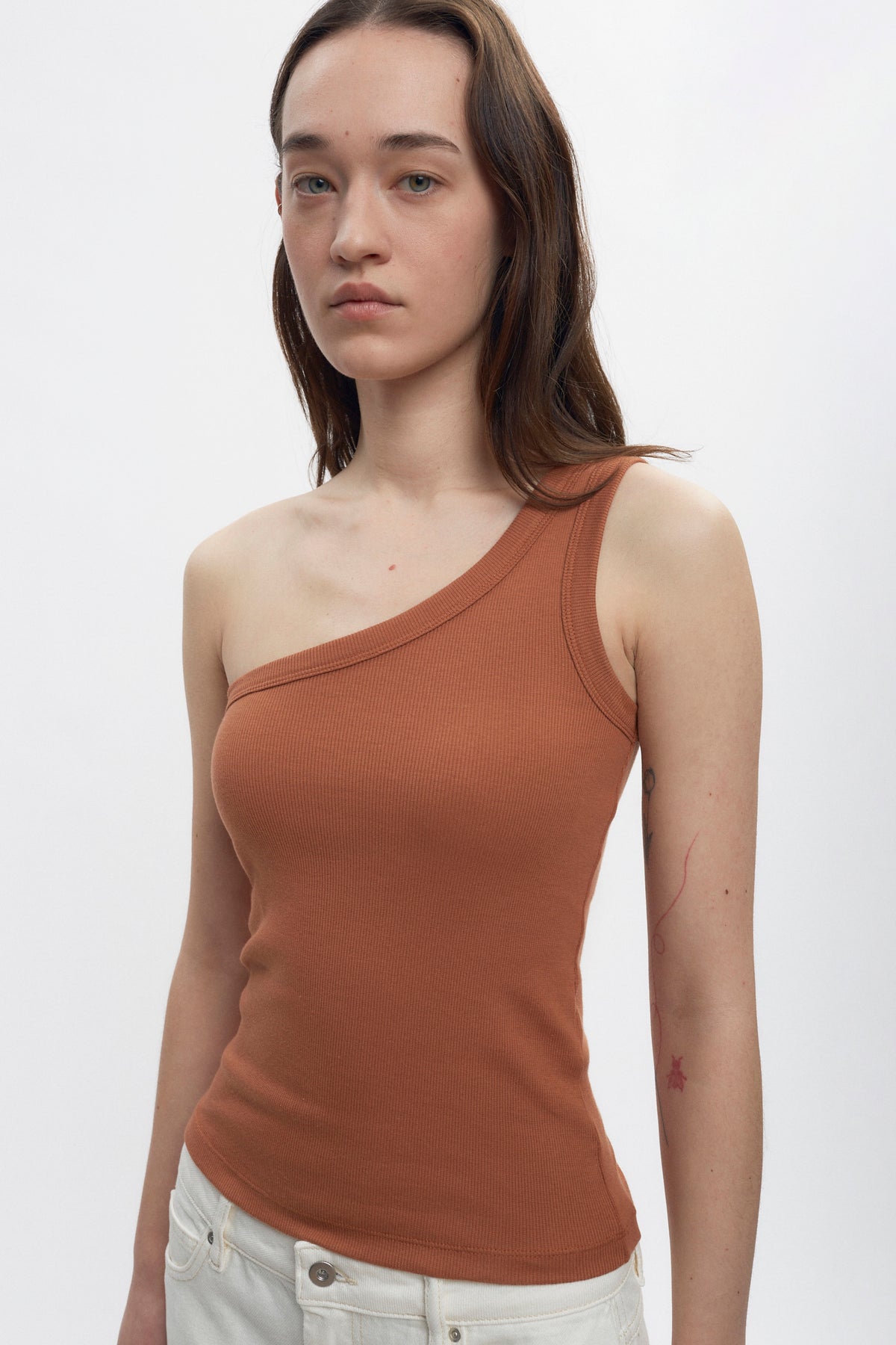 Elizabeth is 5’11" is a regular XS and is wearing an XS.