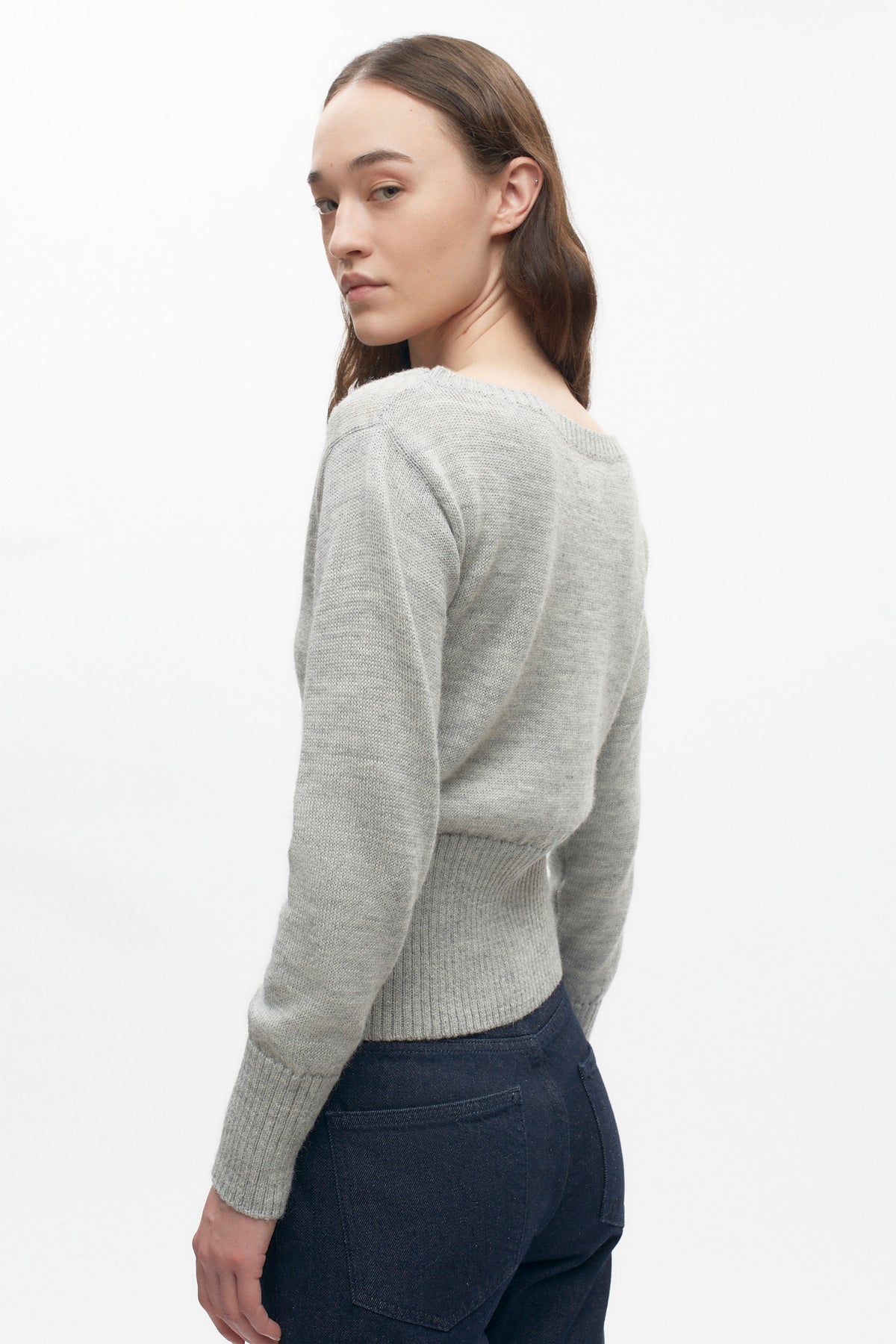 Pull à col bateau en laine mérinos pour femme en gris chiné