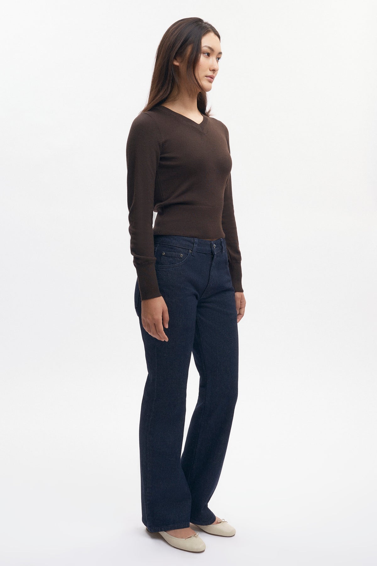 Women's Merino V-neck Sweater in Coffee Bean