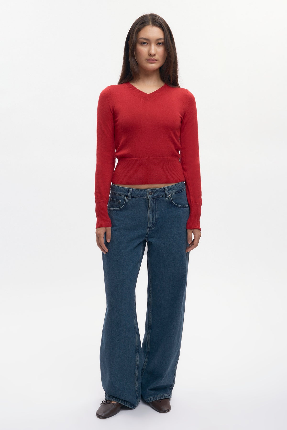 Pull à col en V en laine mérinos pour femme en rouge vif
