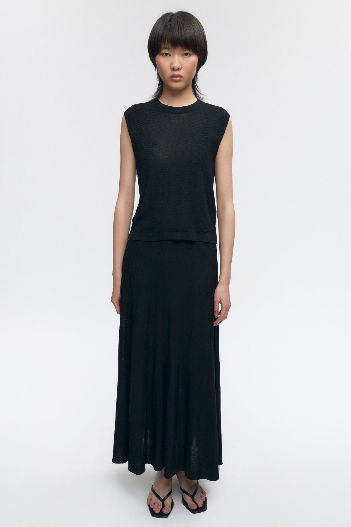 T-shirt sans manches en maille pour femmes en noir