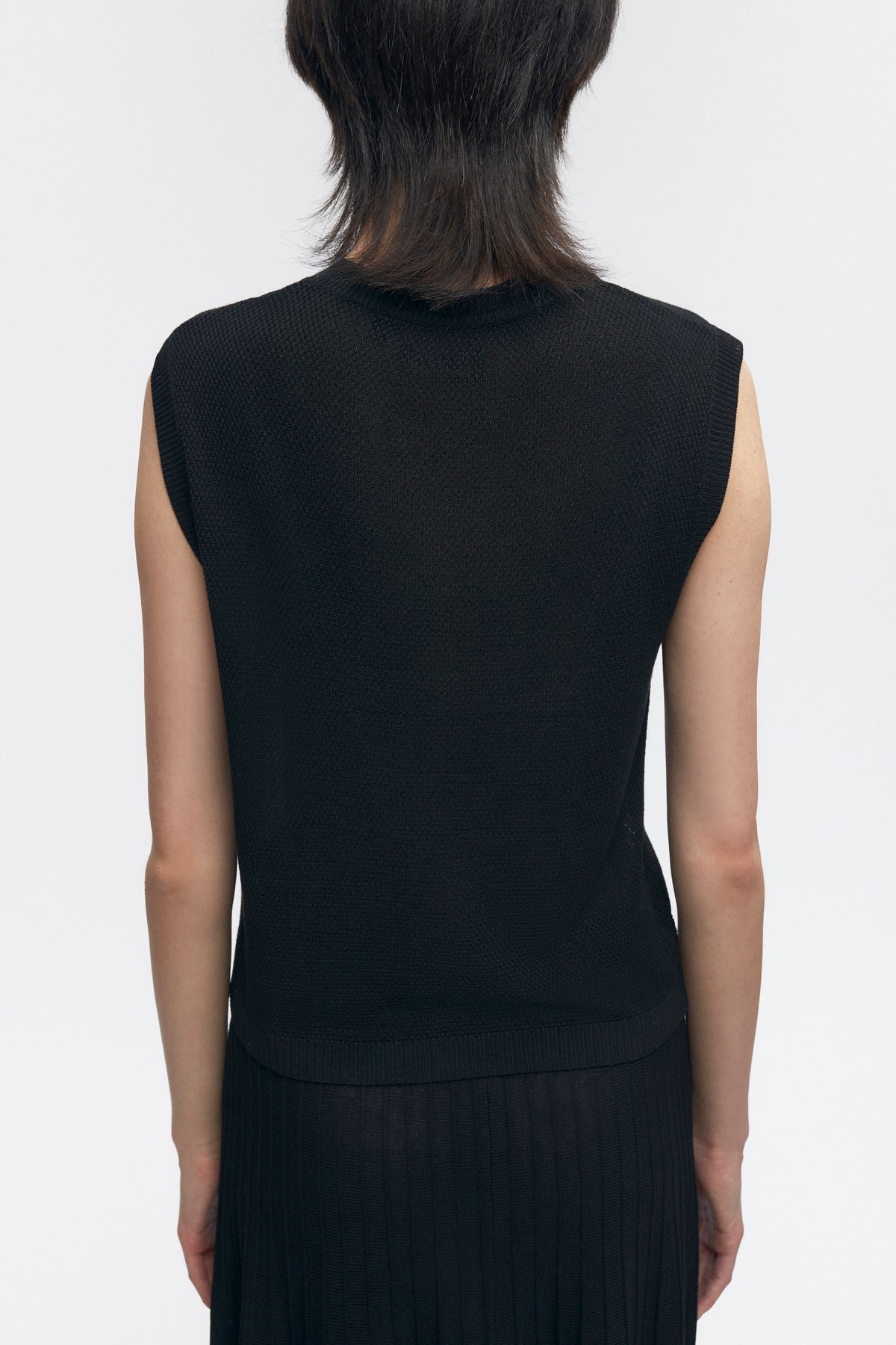 T-shirt sans manches en maille pour femmes en noir
