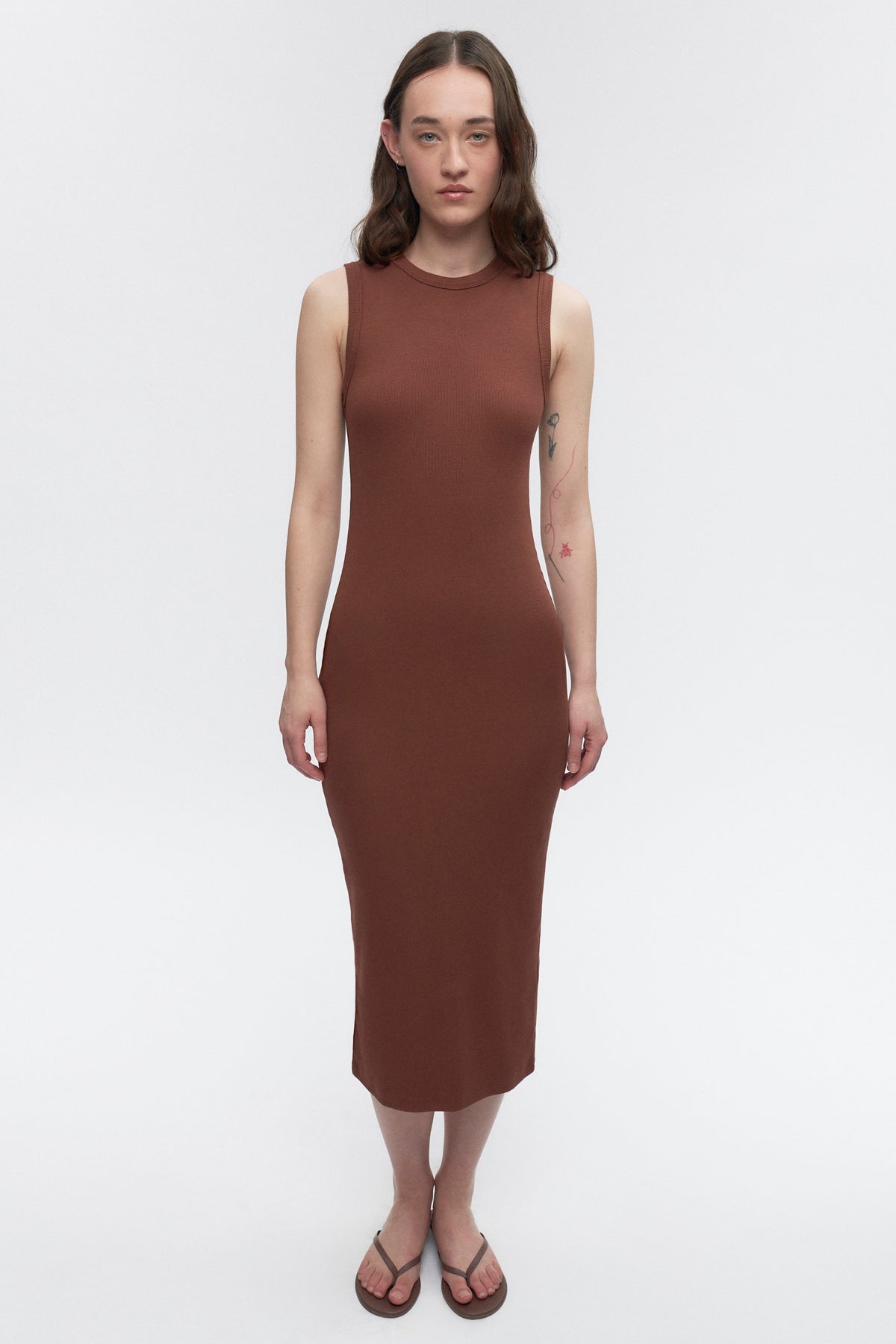 Elizabeth is 5’11" is a regular XS and is wearing an XS.
