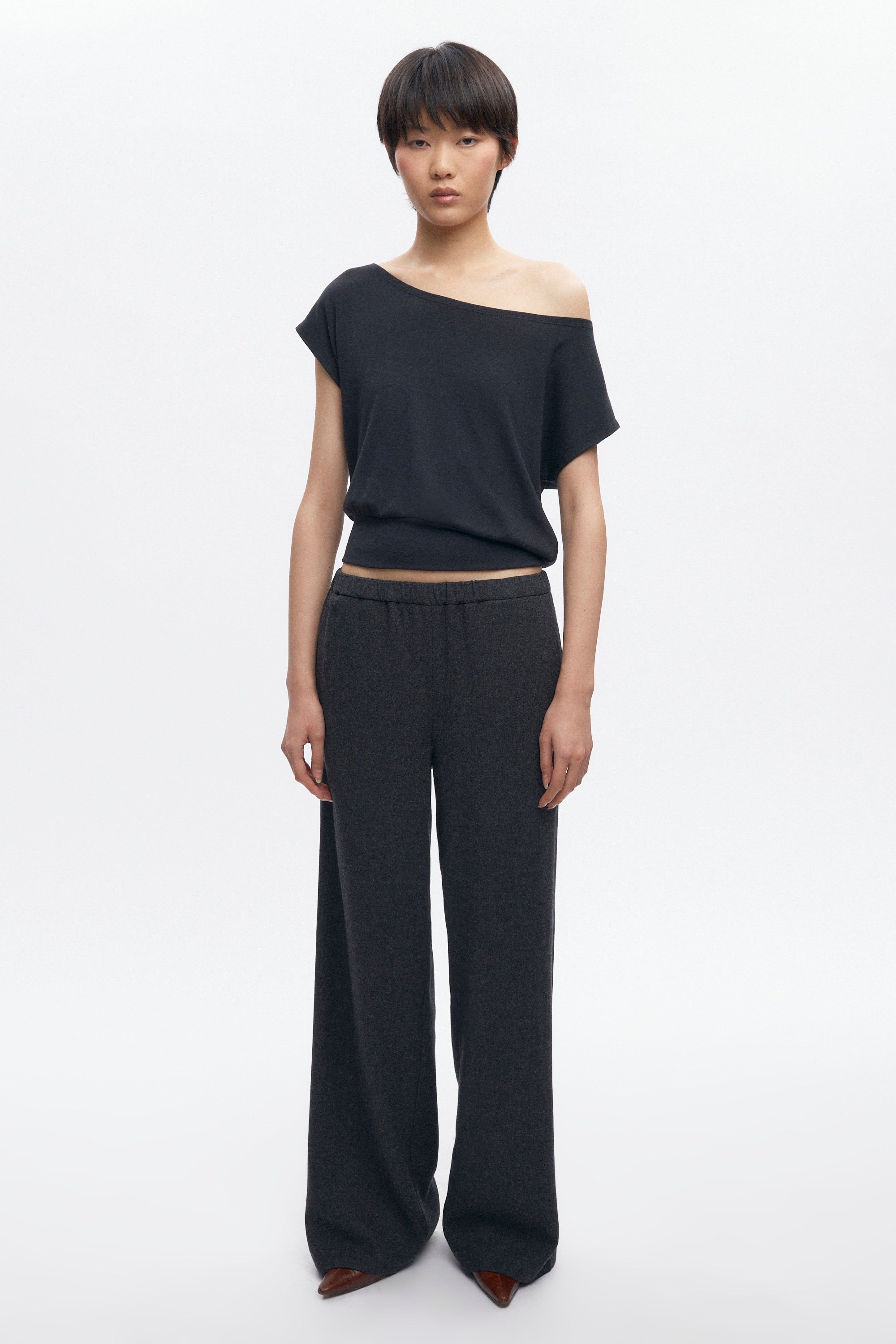 Women's Wool Pull on Pant in Charcoal