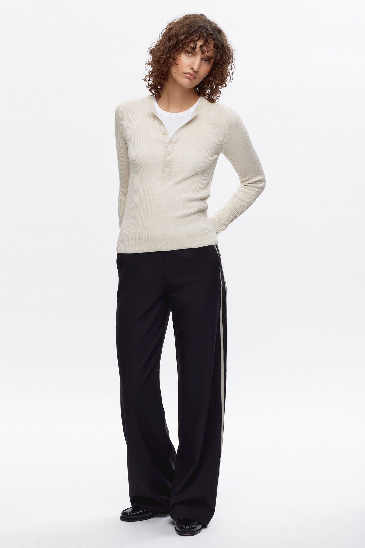 Francis is 5ft 9.5in, a regular size XS and wearing a XS.