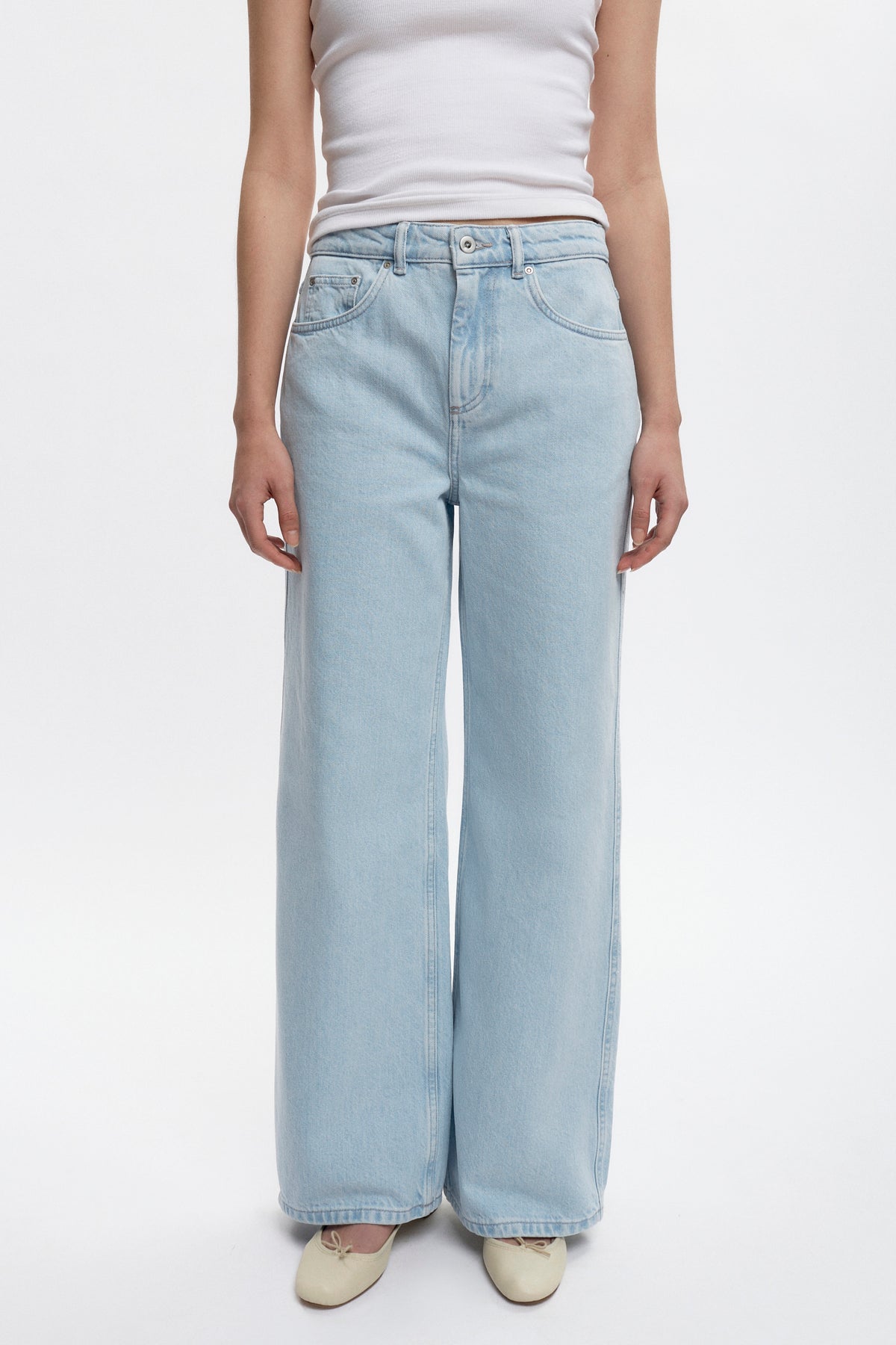 Michelle is 5’10” is a regular 26 and is wearing a 26.