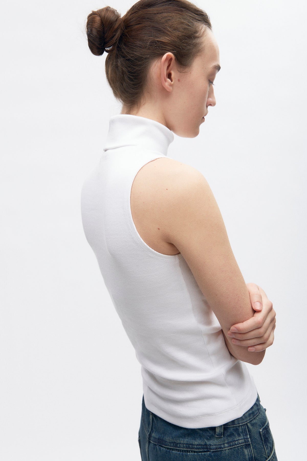 Col roulé sans manches pour femmes en blanc
