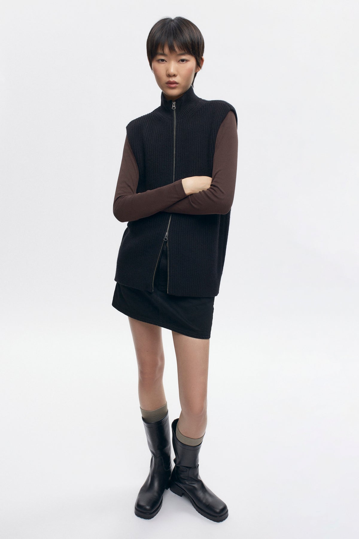 Women's Zip Sweater Vest in Black