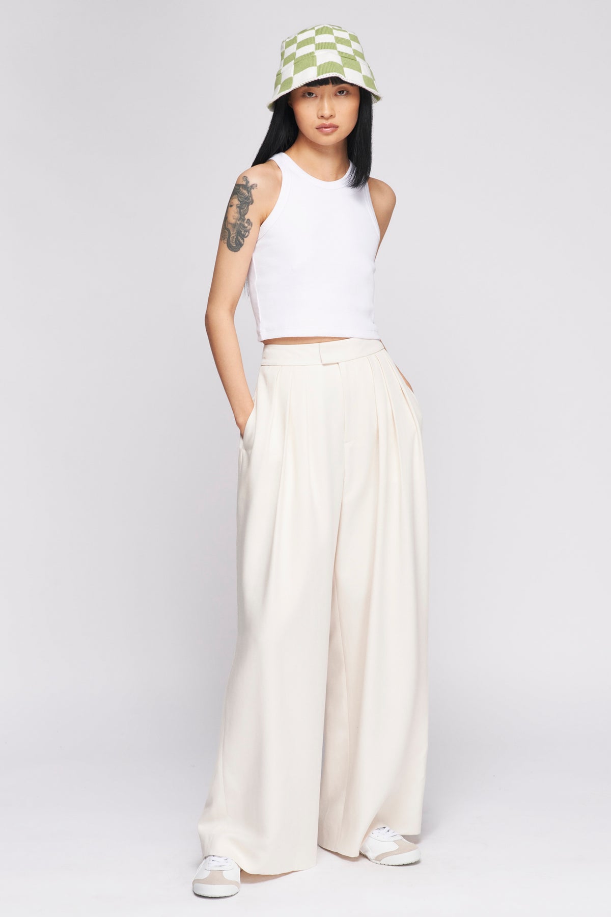 Fangyi is 5ft 8in, a regular size 24 and wearing a 25.