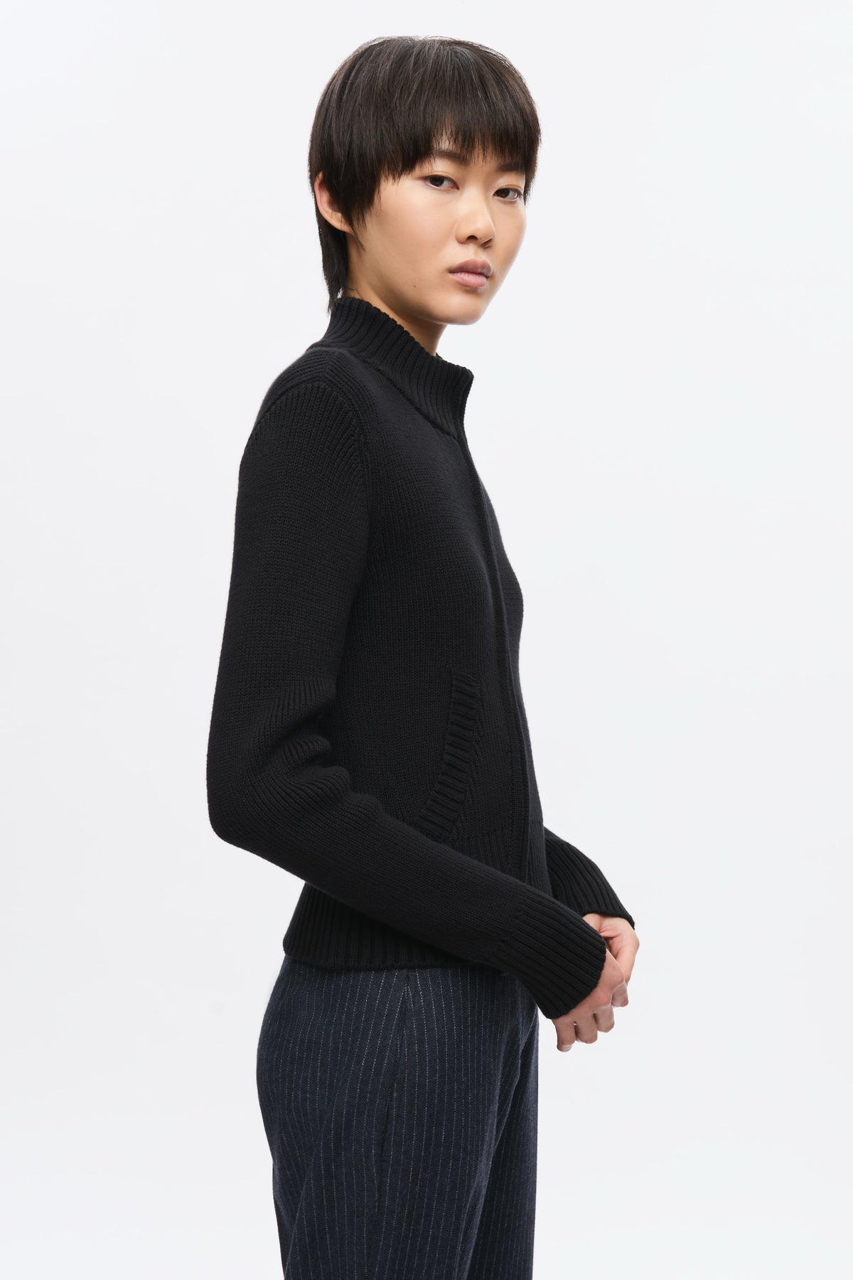 Pull asymétrique à fermeture éclair pour femme en noir