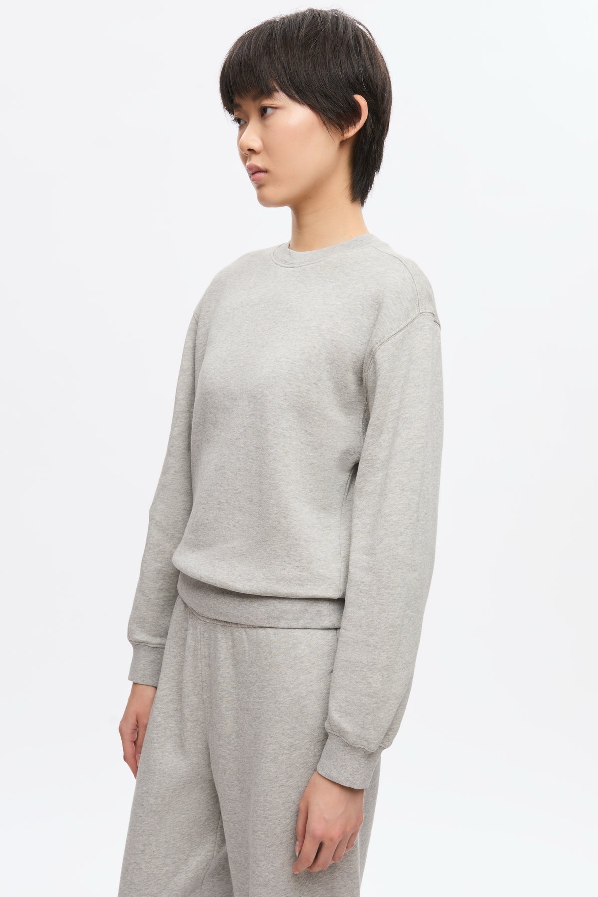 Women's Essential Sweatshirt in Heather Grey
