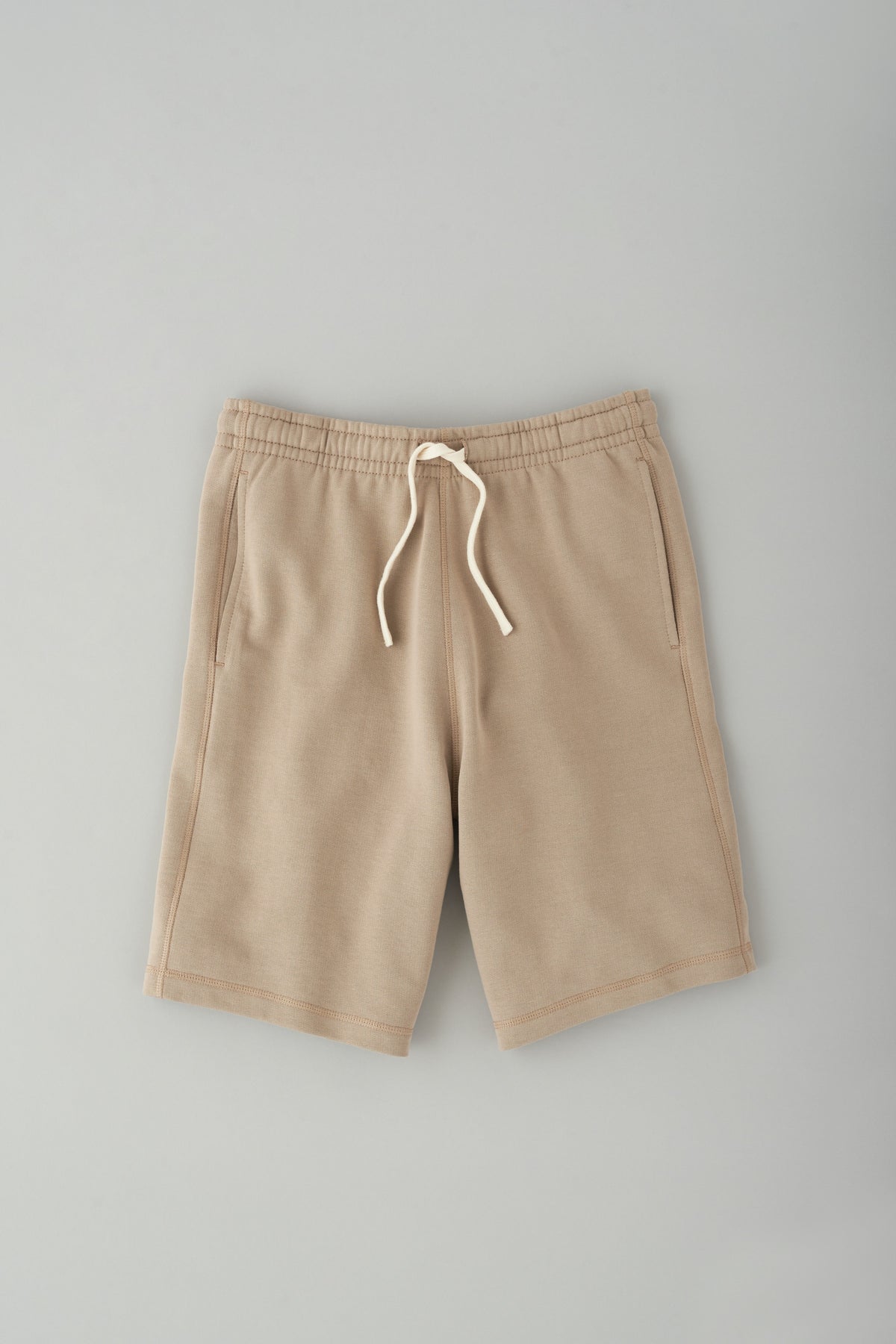 Short en molleton bouclé en taupe